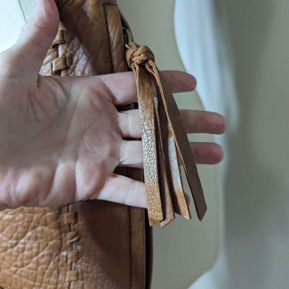 Vtg Hobo International Large Pebbled Leather Teardrop Crossbody Sling - Picture 9 of 16